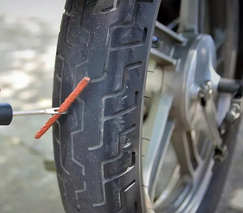 Vá Vỏ Không Ruột phutungthailan.com cung cấp các phụ tùng chất lượng hàng đầu cho việc vá lốp không ruột, bao gồm các dụng cụ vá lốp, keo dán....