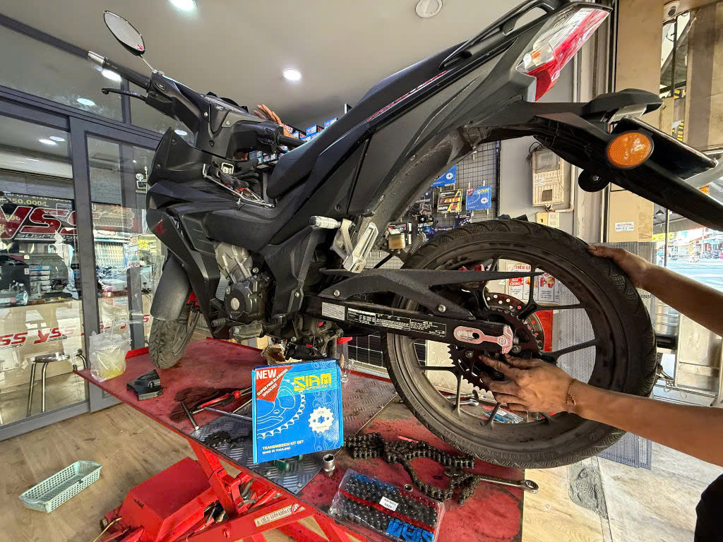 Nơi sửa chữa xe máy uy tín tại hồ chí minh 97 Huỳnh Mẫn Đạt, Phường 7, Quận 5, HCM. Liên hệ : 0354.390039